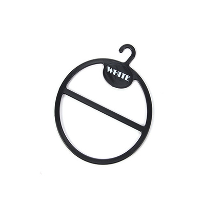 logotipo modificado para requisitos particulares suspensiones plásticas ovales negras de la bufanda del artículo del 17*13cm